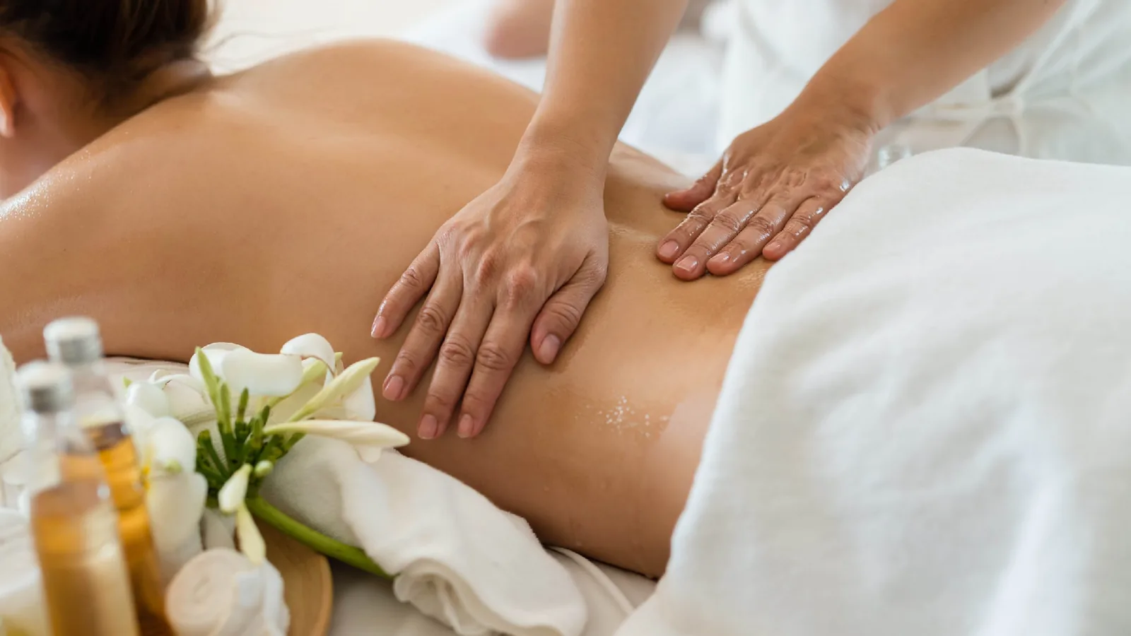 Guest receiving an aroma body therapy massage